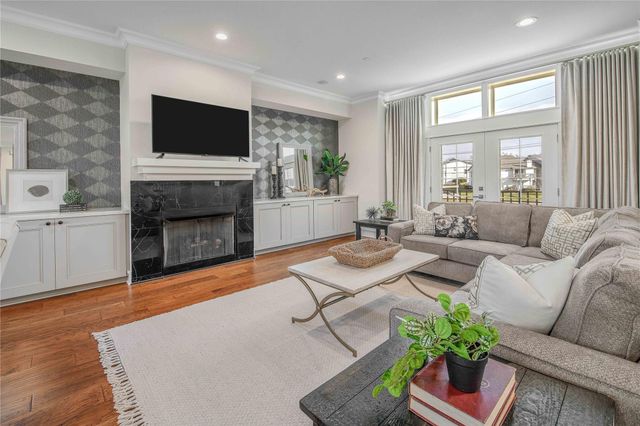 206 Tarrow, College Station, TX 77840