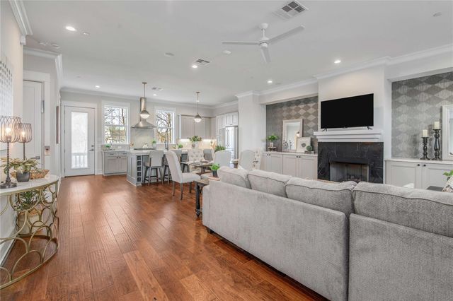 206 Tarrow, College Station, TX 77840