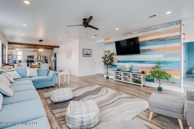 139 Sarahs Lane, Waveland, MS 39576