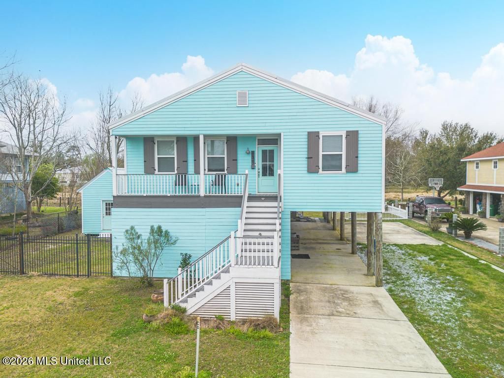 139 Sarahs Lane, Waveland, MS 39576