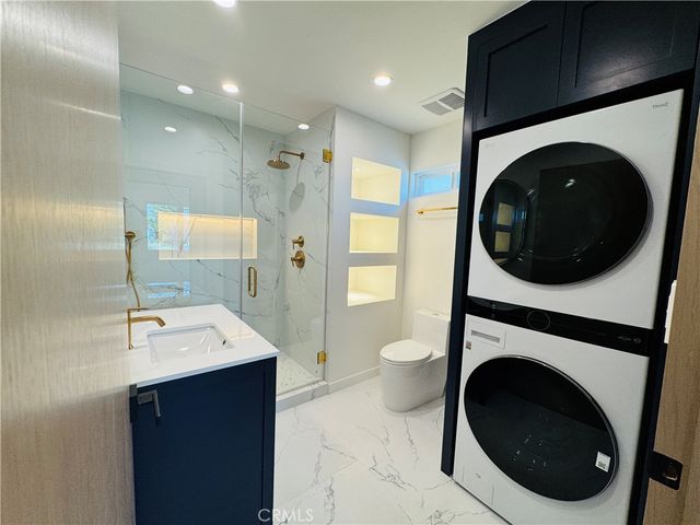 8513 Remmet, Canoga Park, CA 91304