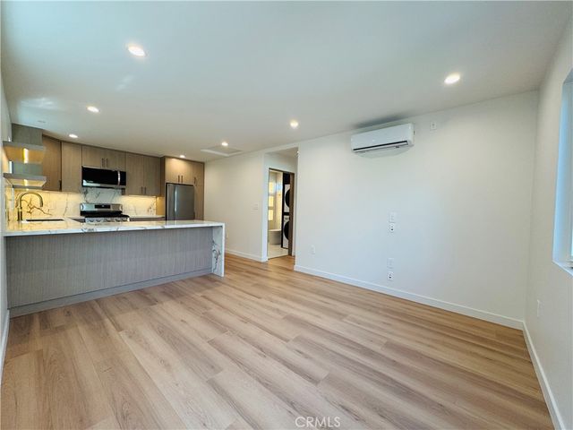 8513 Remmet, Canoga Park, CA 91304