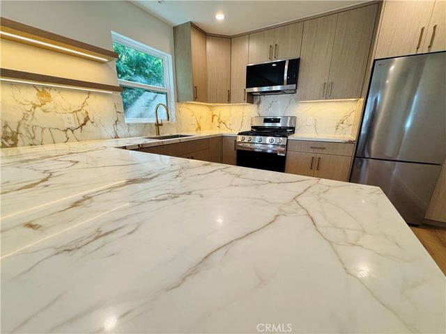 8513 Remmet, Canoga Park, CA 91304