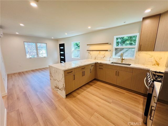 8513 Remmet, Canoga Park, CA 91304