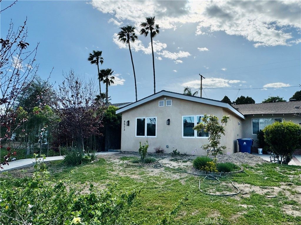 8513 Remmet, Canoga Park, CA 91304