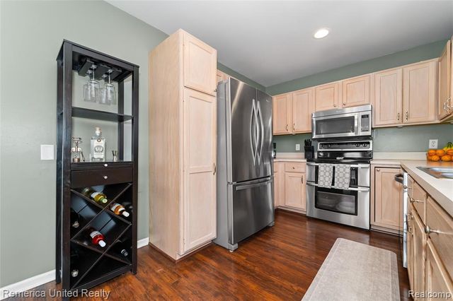 785 Eagle Heights Drive, South Lyon, MI 48178