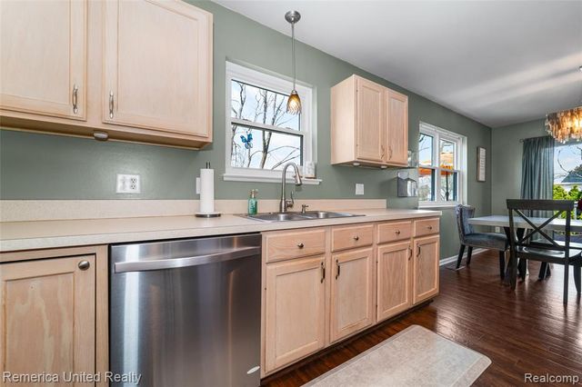 785 Eagle Heights Drive, South Lyon, MI 48178