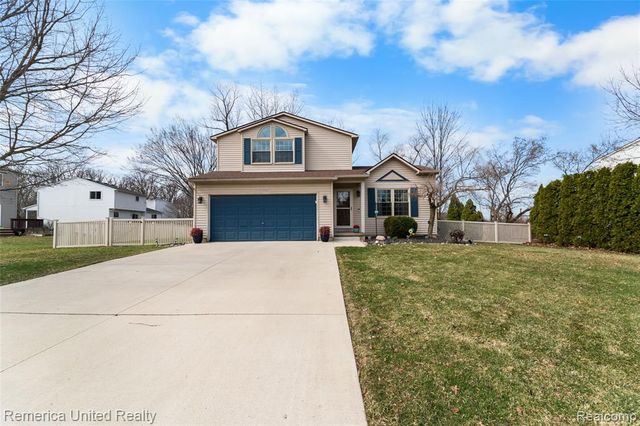 785 Eagle Heights Drive, South Lyon, MI 48178