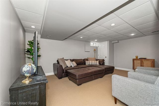 785 Eagle Heights Drive, South Lyon, MI 48178