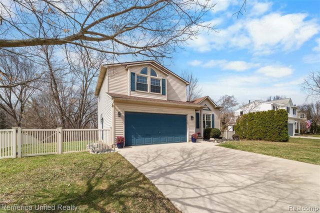 785 Eagle Heights Drive, South Lyon, MI 48178