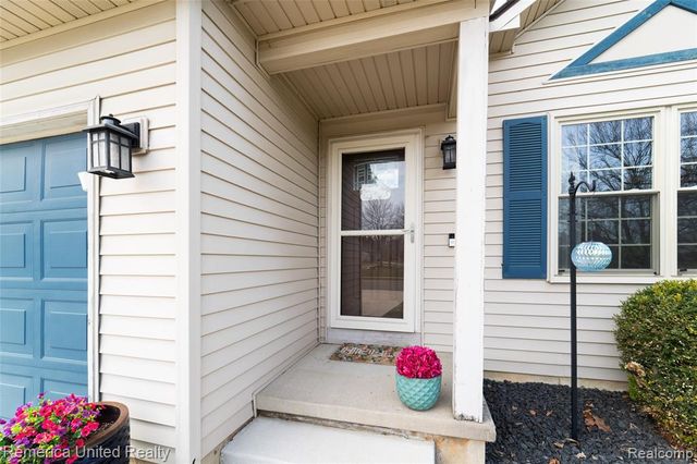 785 Eagle Heights Drive, South Lyon, MI 48178