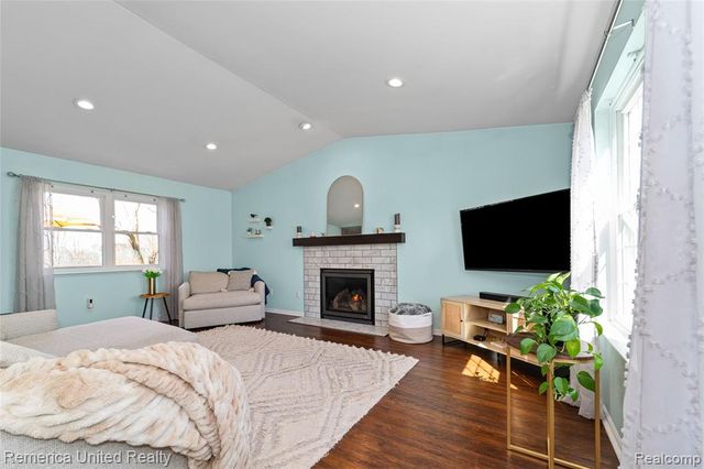 785 Eagle Heights Drive, South Lyon, MI 48178