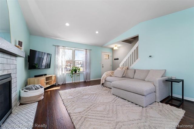 785 Eagle Heights Drive, South Lyon, MI 48178