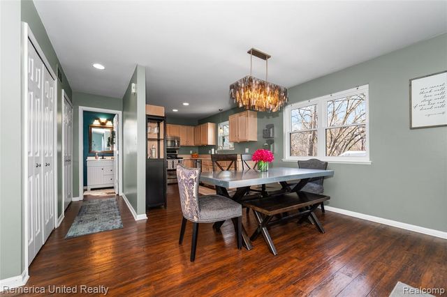 785 Eagle Heights Drive, South Lyon, MI 48178