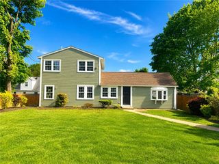 52 Pleasant View Road, Warwick, RI 02888