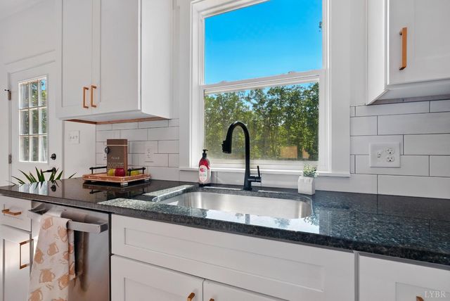 3494 Double Bridges Rd, Spout Spring, VA 24593