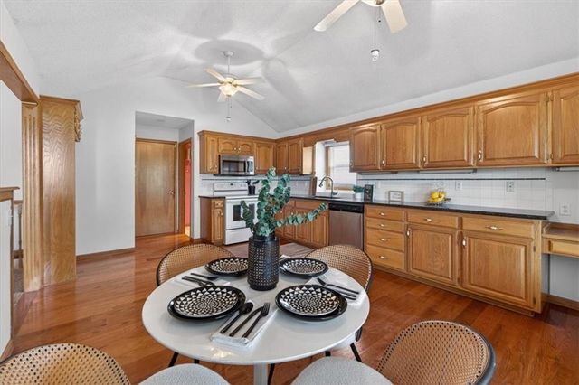 200 NE 6th Street, Blue Springs, MO 64014