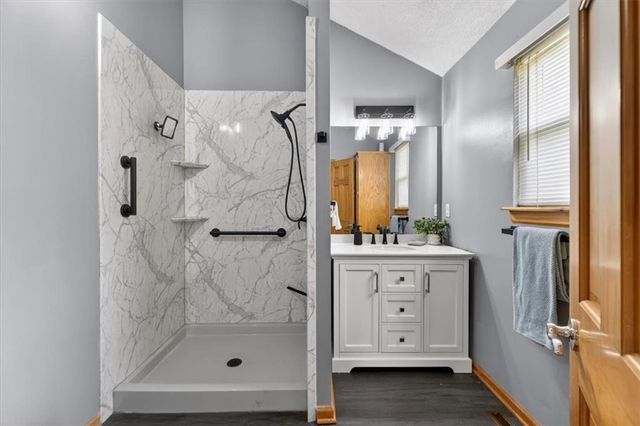 200 NE 6th Street, Blue Springs, MO 64014