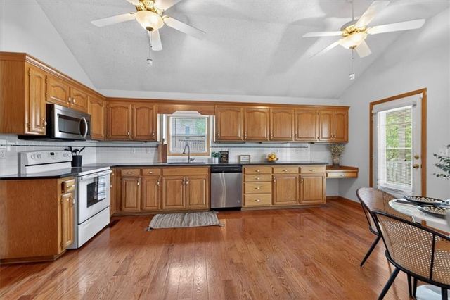 200 NE 6th Street, Blue Springs, MO 64014