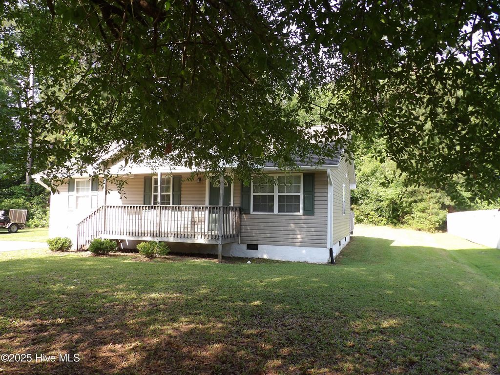 103 Mccullen Street, Burgaw, NC 28425