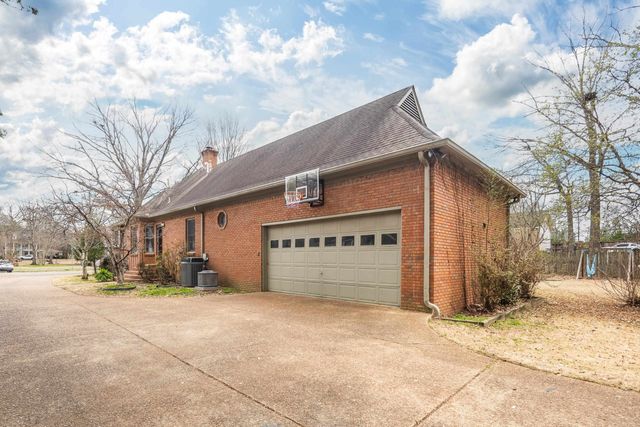 1741 WOOD OAK DR, Memphis, TN 38016