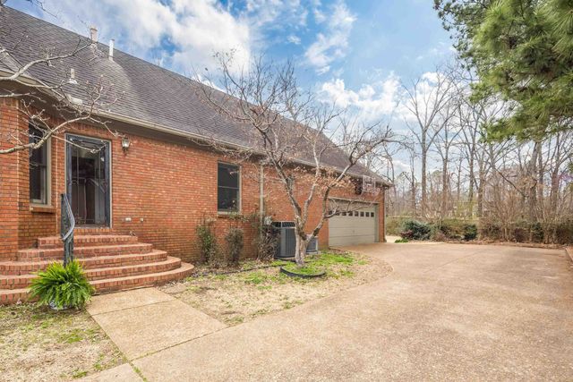 1741 WOOD OAK DR, Memphis, TN 38016