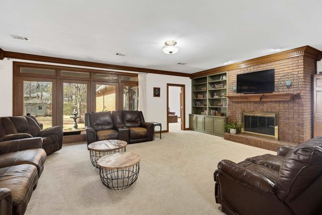 1741 WOOD OAK DR, Memphis, TN 38016