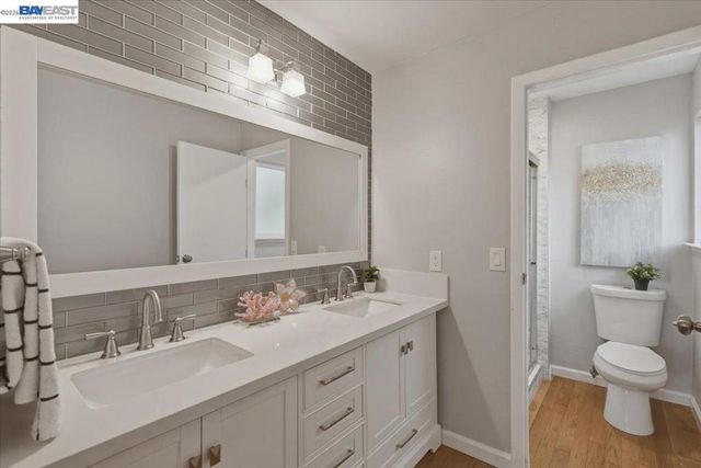 6130 6130 Harbord Dr, Oakland, CA 94611