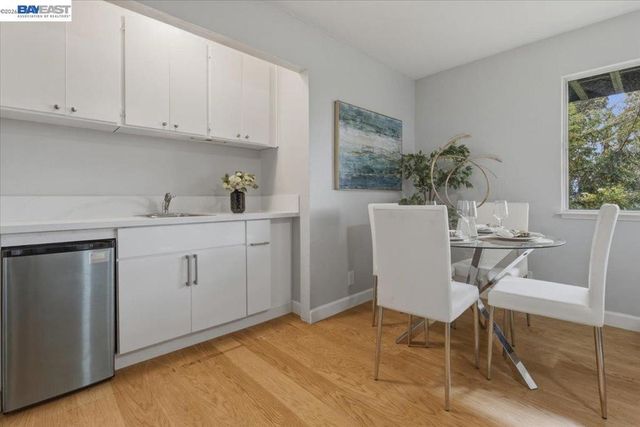 6130 6130 Harbord Dr, Oakland, CA 94611