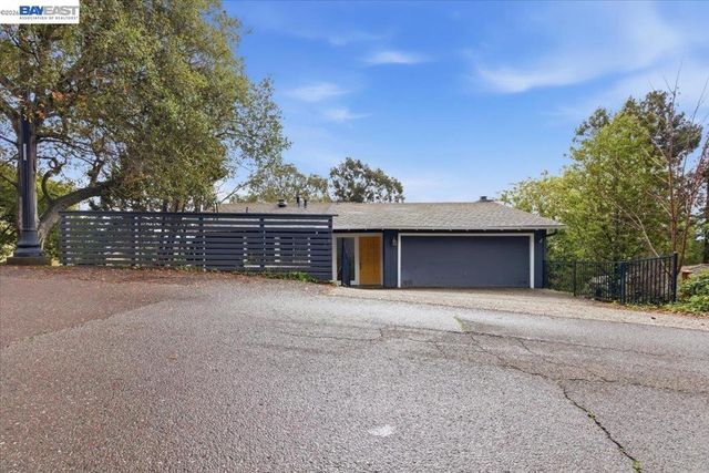 6130 6130 Harbord Dr, Oakland, CA 94611