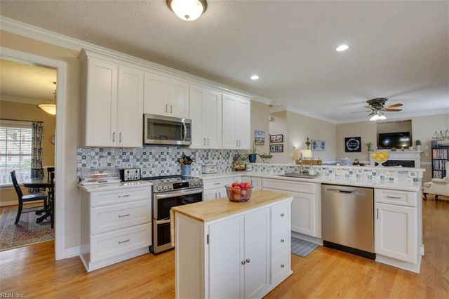129 Bradley DR, Yorktown, VA 23692