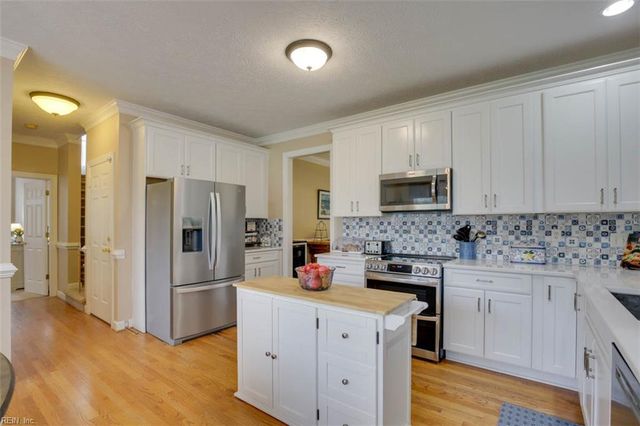 129 Bradley DR, Yorktown, VA 23692