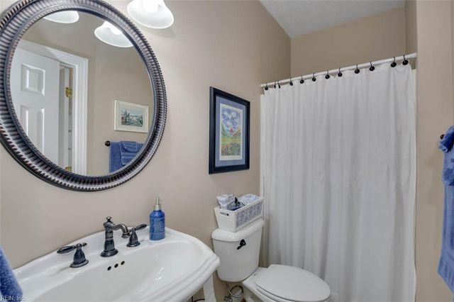 129 Bradley DR, Yorktown, VA 23692