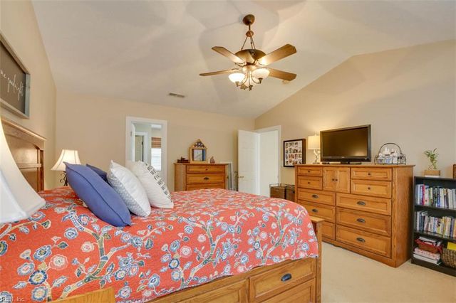 129 Bradley DR, Yorktown, VA 23692