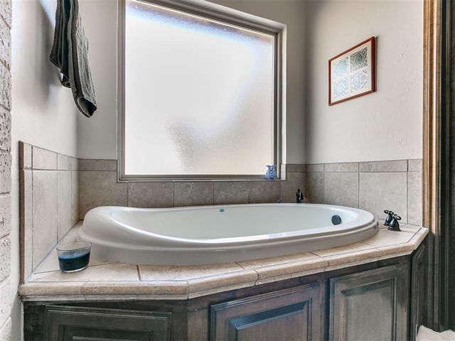 1401 Canyon Bridge Lane, Edmond, OK 73034