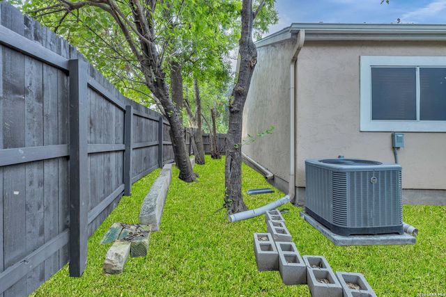 3202 Eisenhauer RD Unit 401, San Antonio, TX 78209