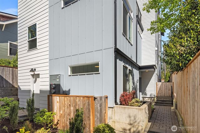 1802 38th Avenue, Seattle, WA 98122