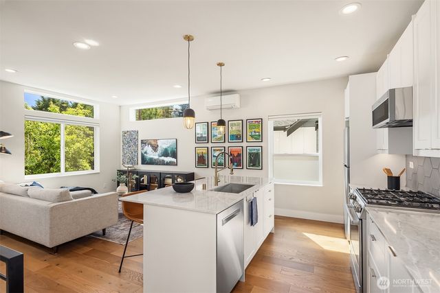 1802 38th Avenue, Seattle, WA 98122