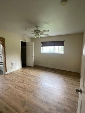 4011 Ebbtide Drive, Houston, TX 77045