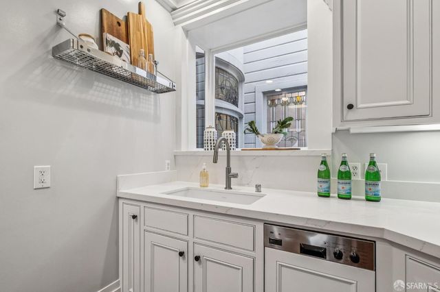 1301 Clay Street 2, San Francisco, CA 94109