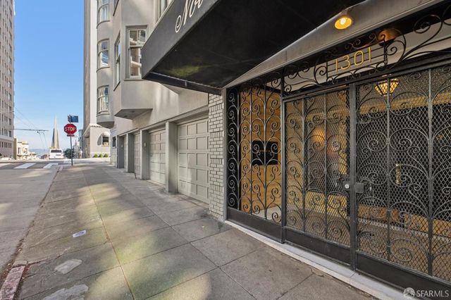 1301 Clay Street 2, San Francisco, CA 94109