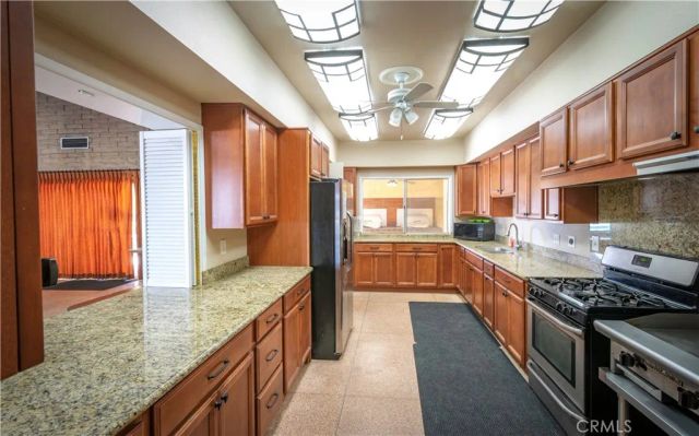 332 N Lyon 58, Hemet, CA 92543