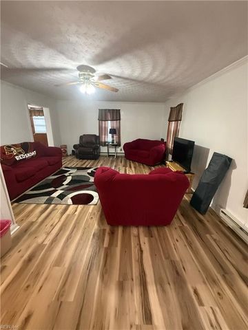 223 Thomas ST, Franklin, VA 23851