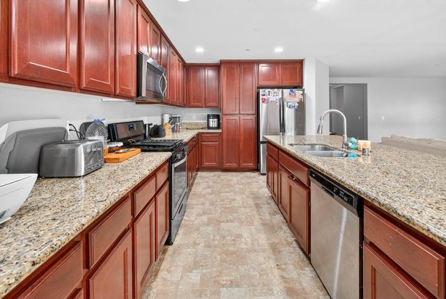 755 Lilac Lane, Dinuba, CA 93618