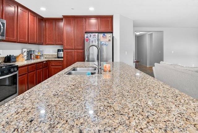 755 Lilac Lane, Dinuba, CA 93618