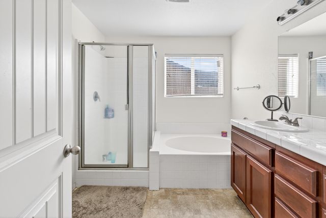 755 Lilac Lane, Dinuba, CA 93618