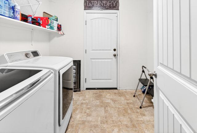 755 Lilac Lane, Dinuba, CA 93618