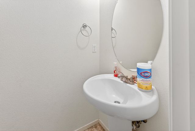 755 Lilac Lane, Dinuba, CA 93618