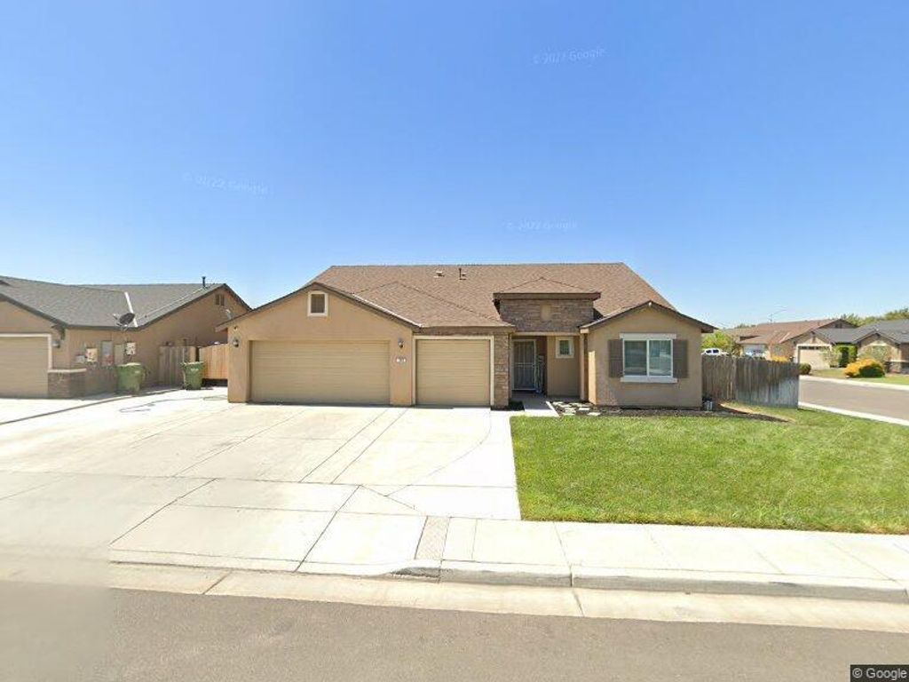755 Lilac Lane, Dinuba, CA 93618