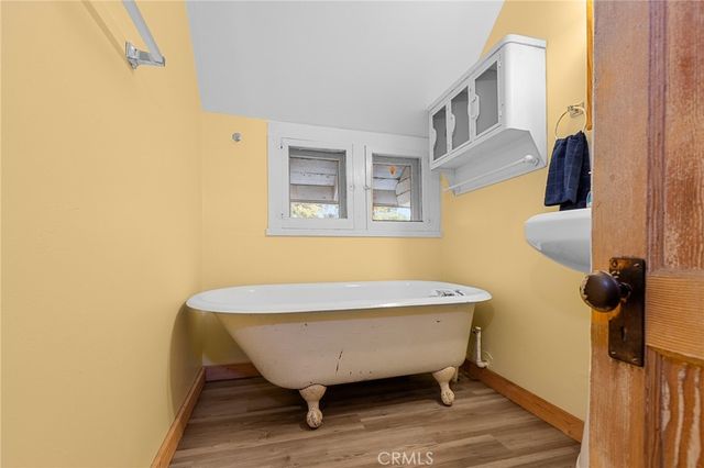 233 Glen Avon Drive, Cedar Glen, CA 92321